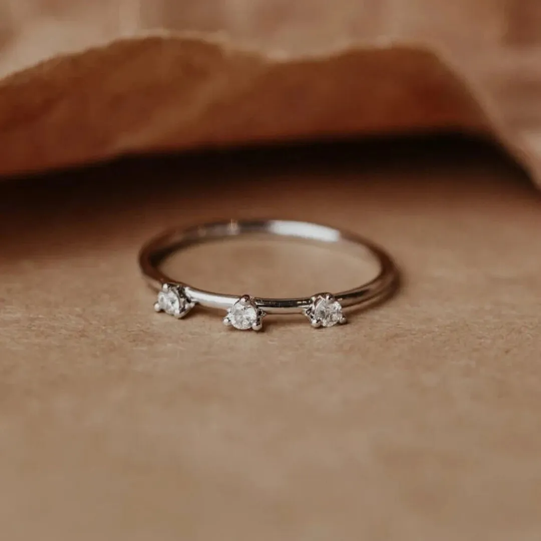 /public/photos/live/3 Stone Bubble Moissanite Stacking Wedding Band 642 (1).webp